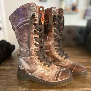 Dr martens boots with lace ribbon